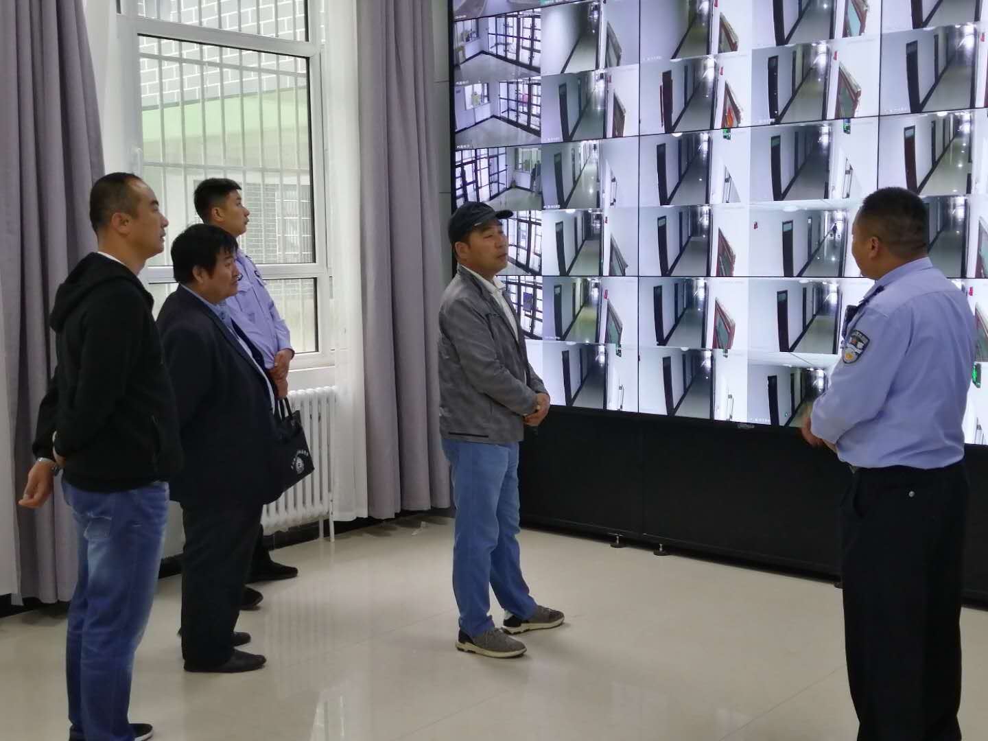 阿斯顿.jpg 兰州新区公安局西岔派出所杨儒君警官一
