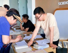 会计金融学院于第一教学楼三楼大厅组织
